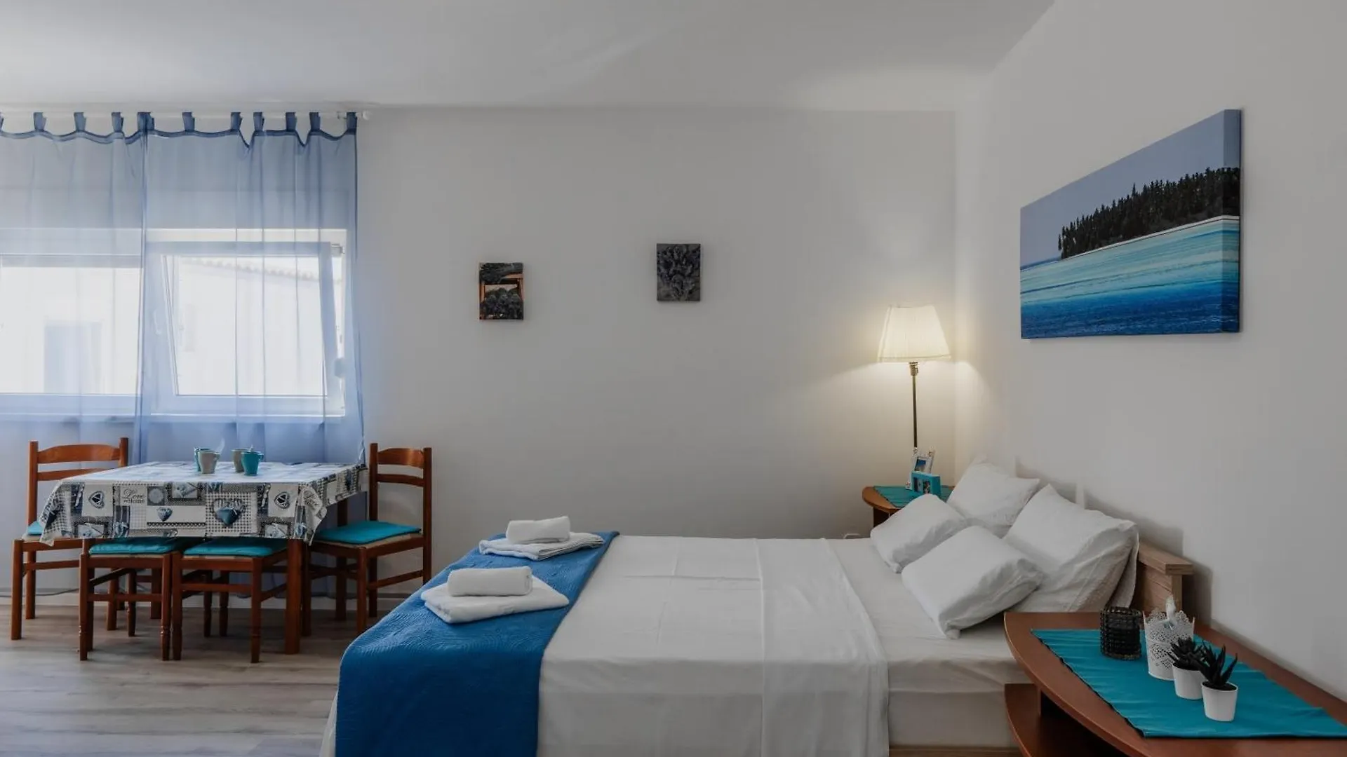 Apartments By The Sea Vir - 23033