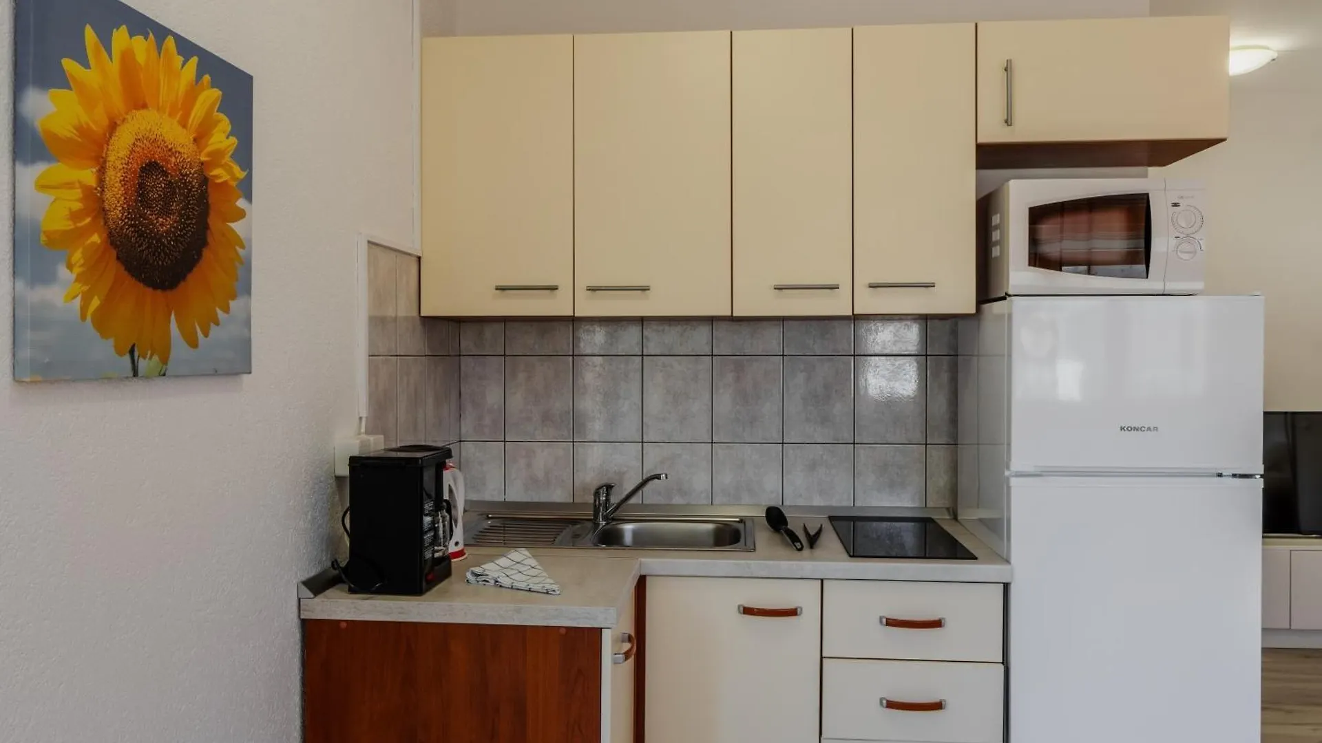Apartments By The Sea Vir - 23033